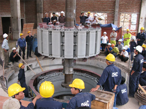 Thả thành công Roto tổ máy 1 - Công trình thủy điện ĐăkĐoa, Gia Lai. - Công Ty Cổ Phần Cơ Khí Và Lắp Máy Đại Hãn